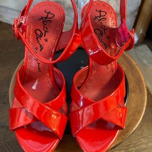 Alice &Olivia red patten wedge shoes